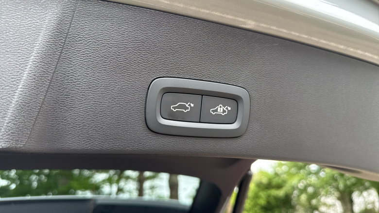 Volvo XC40 2.0 B4P Ultra Dark 5dr Auto Petrol Estate